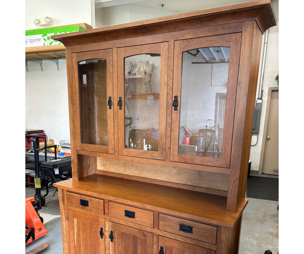 Master 3 Door Hutch – Deal