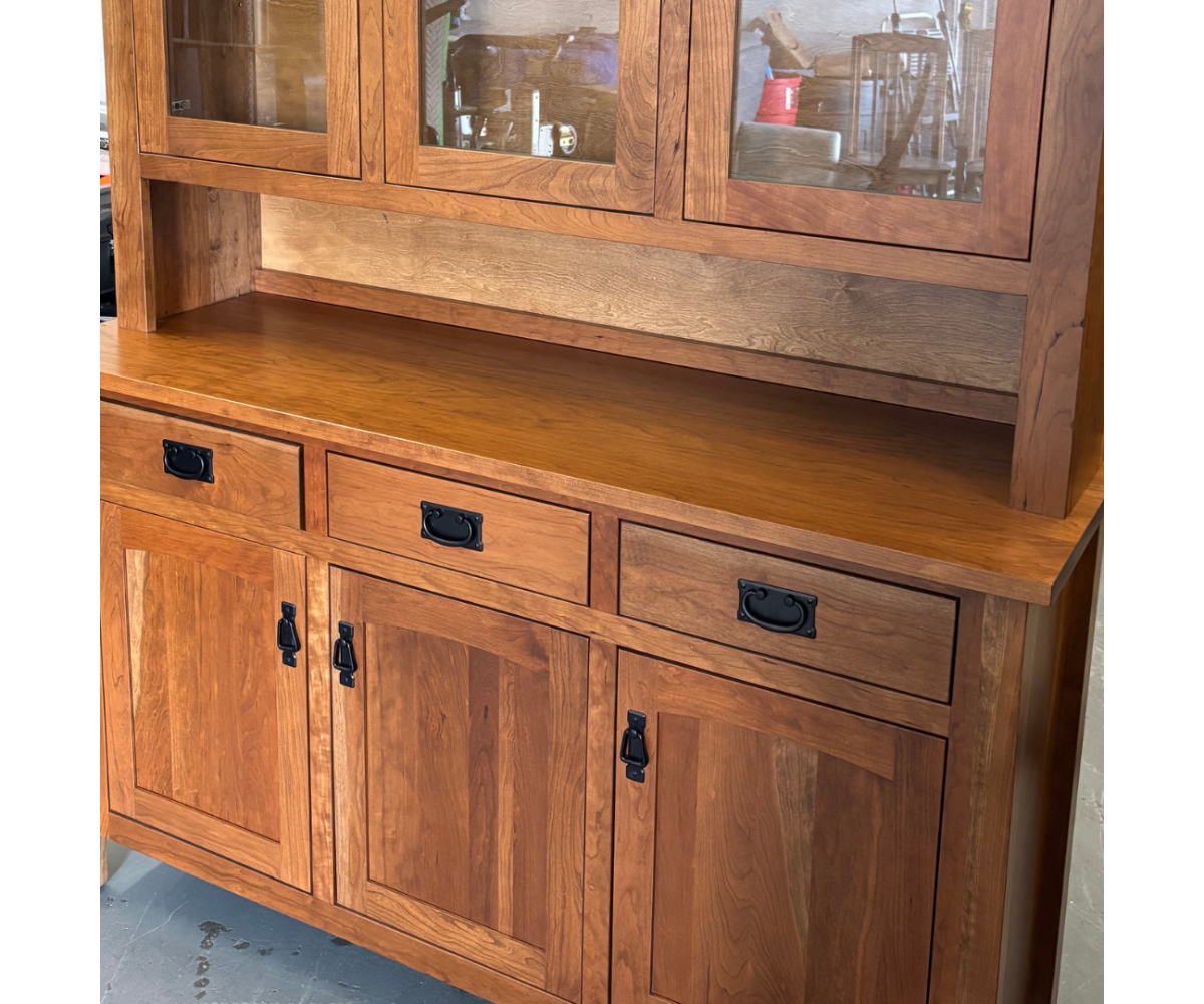 Master 3 Door Hutch – Deal